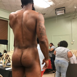 thagoodgood:  I really need to attend the boozeandnudes event