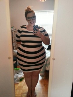 sexybellygirls:  cutefatbabepassion:  Trying on a new dress. What do ya think?  Too gorgeous 