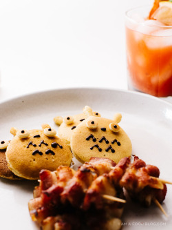 foodiebliss:  Buttermilk Totoro Pancakes and BaconSource: I Am