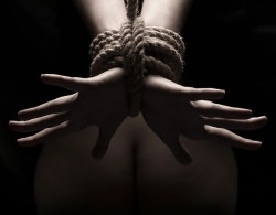 sensual-bondage-zniewolenie.tumblr.com/post/54687503087/