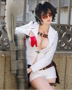 cosplay-galaxy:Giu_hellsing as Devil May Cry lady