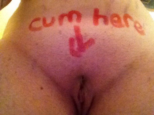 beenanawfulgoodgrrl:  Begging for attention.  … and attention you will get … “Cum Here”