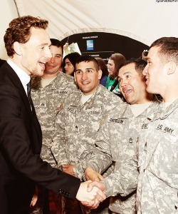 stanleeismyhero:  zkhan16:  Even US Army is fangirling over Tom