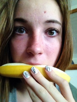 cute-pubes:  maboukes:  I eat bananas like this so straight people