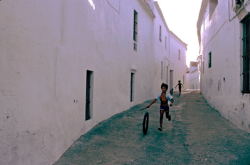 20aliens:SPAIN, Andalusia, Carmona: Children playing in the street.