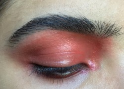 gaydesi:  i call this the “is he sick or is he high” eyeshadow