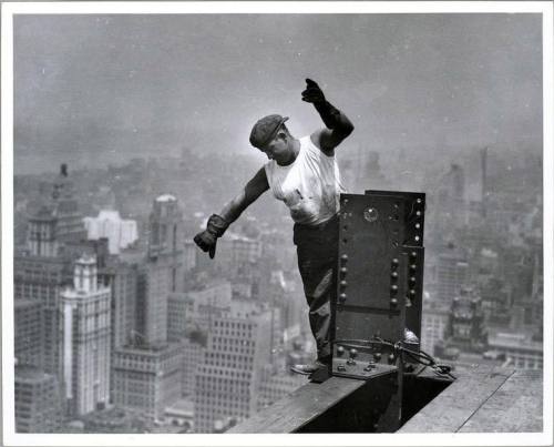 Worker on the Empire State Building, 1931. Nudes & Noises