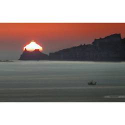 Distorted Green Flash Sunset over Italy #nasa #apod #sun #sunset