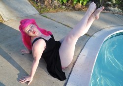 toriethepinkpinup:  YES those are my legs HEHE 