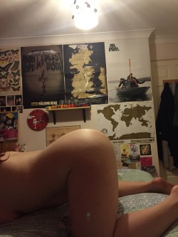 curvy-redhead:  Fairly confused as to why no one is behind me