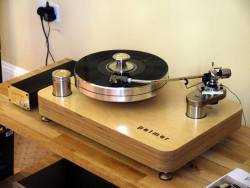 The new Palmer 2.5-12 reference turn table with the copper bass