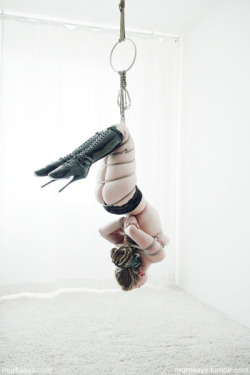 murhaaya:  Inverted suspension in ballet heels Ropes: Edna Model: