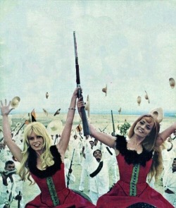 Brigitte Bardot & Jeanne Moreau - Viva Maria, 1966.