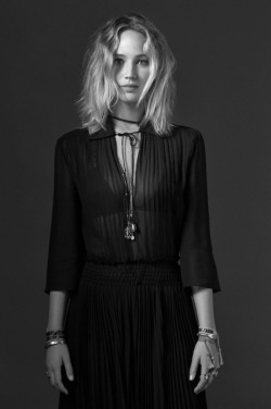 jenniferlawrencefilms:    New Jennifer Lawrence picture from