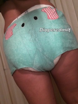 diaperedmilf:  No daddy… I doesn’t need changed.