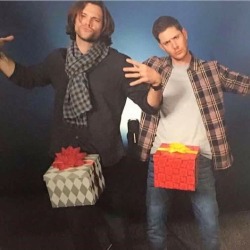 obsession-of-j2:  sectumsempraxx:  OH???? MY????? FUCKING?????