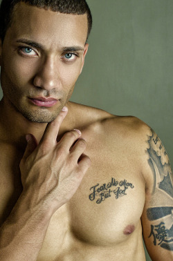 nasteeblog:  serpentine913:  Ronnie Cash + Photographer Kerron
