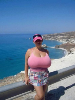 joejuggs:  Just look at that view. love them huge bulging tits
