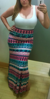 changingroomselfshots:  I like a skirt that faunts my curves…what