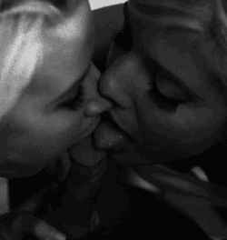 villagirls:  http://villagirls.tumblr.com/