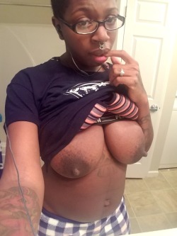 jezebelphoenix:  Bet you want to see the milk squirting from