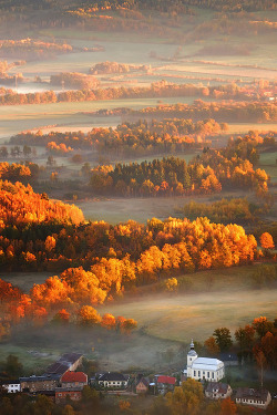 lyricalsycamore:  Autumn, Mountain Village, Poland, at Blue Pueblo