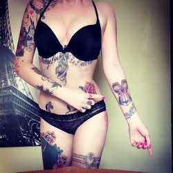 vorpalsuicide:  Taking photos of my Blackheart Burlesque tattoo