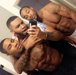 missnlinc:All three at the same time 💨💨💨🌀