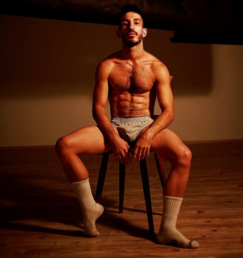 socksandskins:  https://socksandskins.tumblr.com/