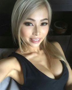 prettyasiangirls2u:Asian lady with nice blonde hair, from portland.