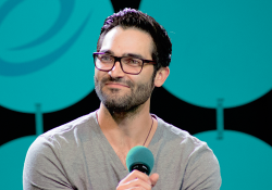 mancandykings:  Tyler Hoechlin at ECCC 2015 — Photos by Allison