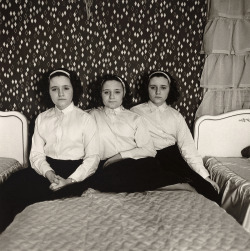 joeinct:Triplets in their Bedroom, New Jersey, Photo by Diane