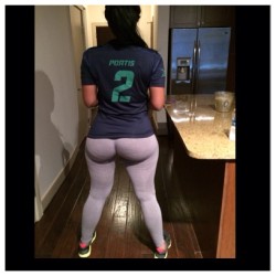 livefrombmore:  Ass so phat…