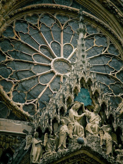 visitheworld:Architectural details of Reims Cathedral, a masterpiece