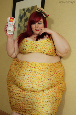 pardonmewhileipanic:  ~I like my thighs like I like my fries: