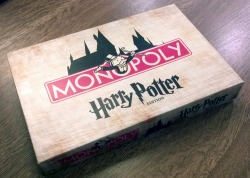 elaran:  truebluemeandyou:  DIY Harry Potter Monopoly Game from