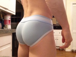 gingerbumjoey01:  Gingerbum in blue 