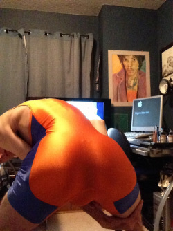 ohspandex:  My ass in my singlet. 