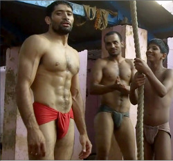 bannock-hou:  Buff Indian wrestler training at the Guru Hanuman
