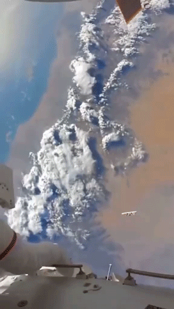 fencehopping:  Casual spacewalk
