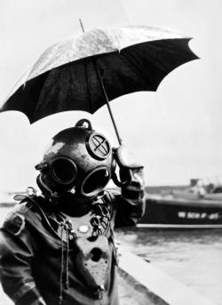 visualobscurity:  1949. Deep sea diver with an umbrella. 