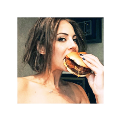 queensarrow:  @willaaaahh: they said I couldn’t eat a burger
