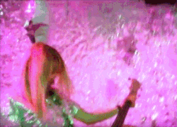 chaptertwo-thepacnw:kim gordon, sonic youth |1990| https://painted-face.com/