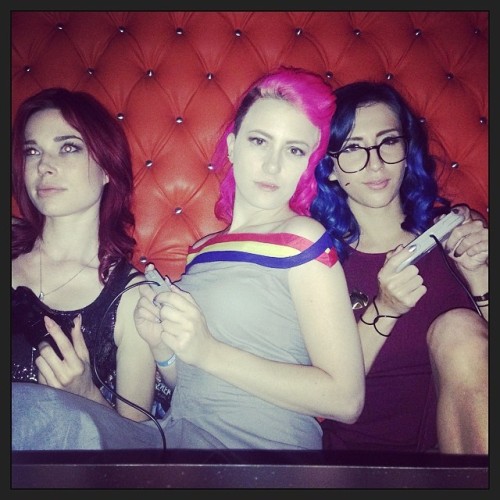 OMG @InsertCoinsLV is so fucking amazing! Just played through Turtles In Time with the birthday babe @maximumclaire! #friendshappentobeinvegaswhileimworkingherefuckyessss #superlonghashtag (at Insert Coin(s))