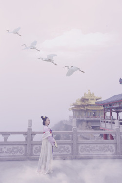 fuckyeahchinesefashion:  Traditional Chinese fashion, hanfu.