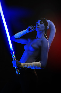 savingthrowvssexy:  Twi’lek by DobbiSallozare 