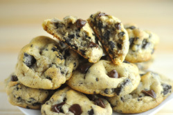 lustingfood:  Easy Cookies n Cream Chocolate Chip Cookies