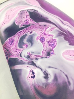 the-wasteofpaint:Phoenix Rising bath bomb from Lush 