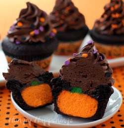 delicious-food-porn:  Cheesecake Stuffed Halloween Cupcakes