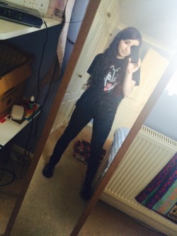 purrcatory:  Soz for mirror selfies but I moved the mirror to